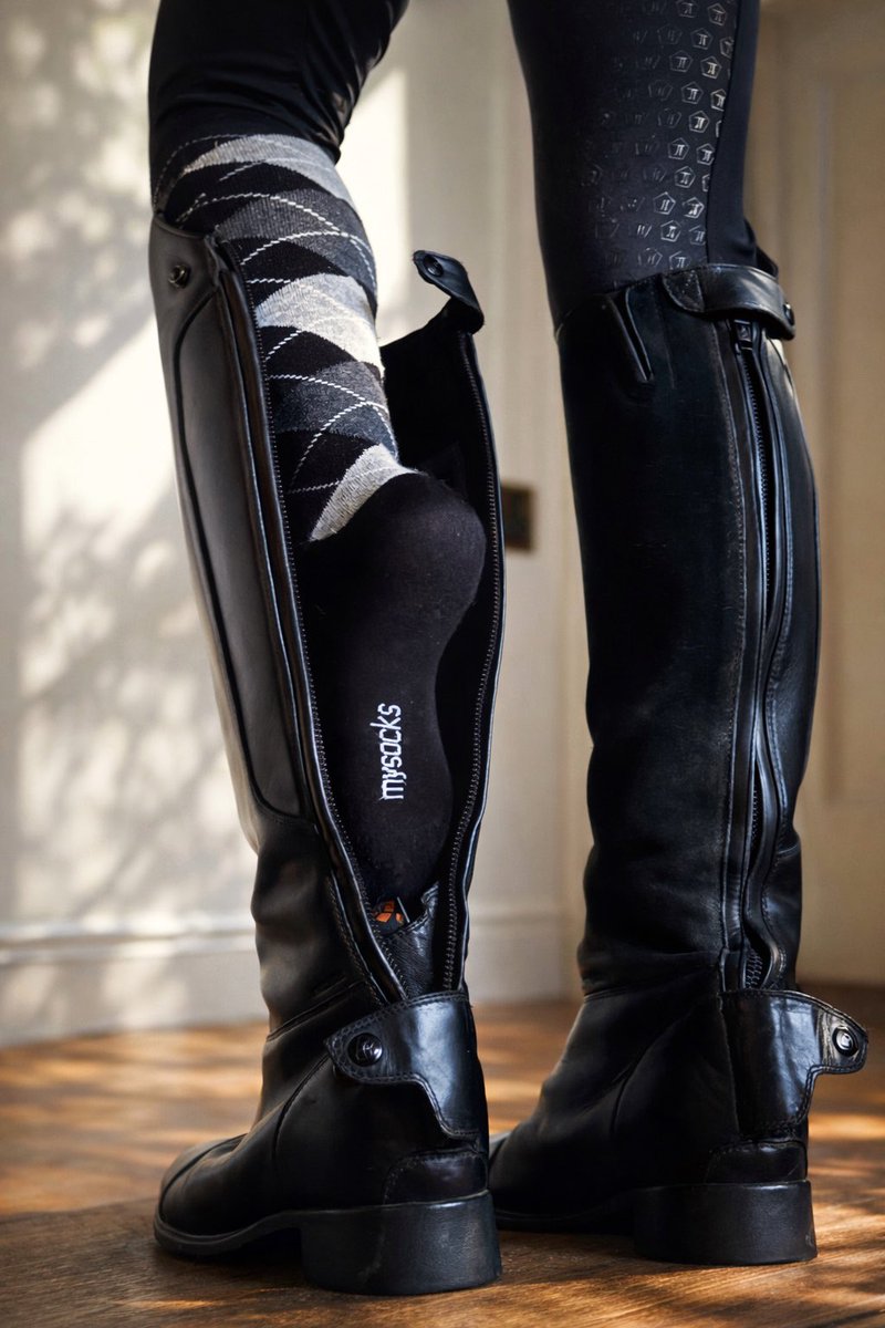 velvet__hooves's tweet image. Getting ready 👢🤍 #equestrian