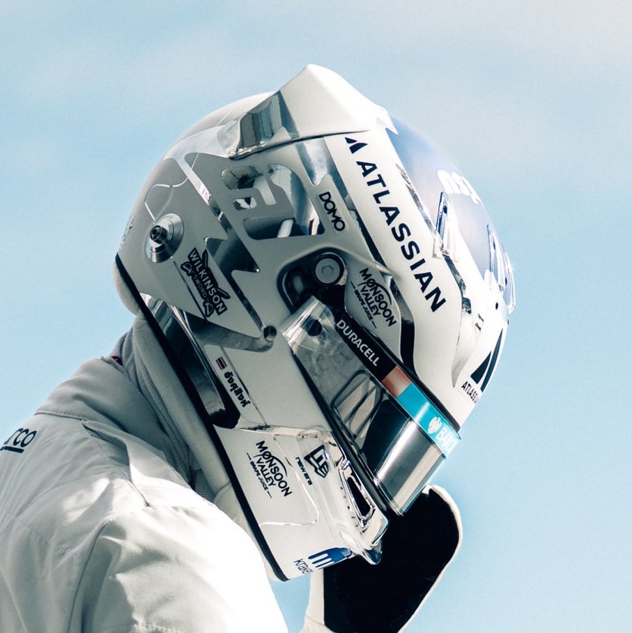 O novo capacete do Albon é espetacular