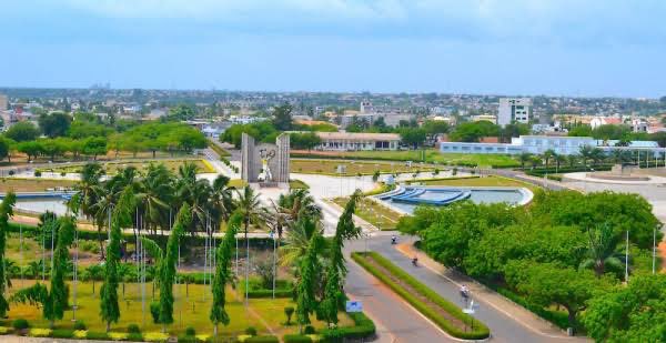 TogonewsGMT's tweet photo. #Lomé will host the 2026 CAMES Scientific Days in March, a high-level gathering of leading researchers and academics from across #Africa. Hosting this event highlights Togo’s role as a scientific hub in higher education on the continent.
#Togo #CAMES #Science #Research https://t.co/DoT7WWNkPM