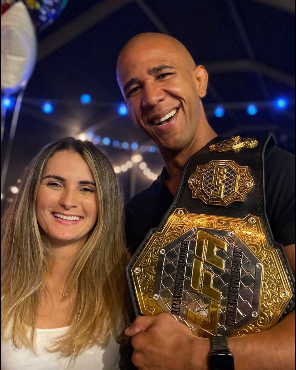 TBT do dia que eu provei que todo sacrifício vale a pena.

Foram anos de treino invisível.
Dias difíceis.
Lutas internas que ninguém viu.

Esse cinturão do LFA não foi só uma vitória…
Foi o meu passaporte.
Foi a confirmação de que eu estava pronto para o próximo nível.

Naquela