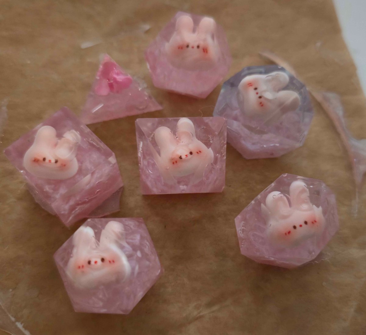 DieAlexus's tweet image. So. It's been a few months since I've started making dice, and I thought I could show some sets I've made :D

Starting with the recent matching Farkle and DnD sets I made for a friend as a birthday gift. They are pink and bunny themed &amp;lt;3 #farkle #dnd #dice #dicemaker