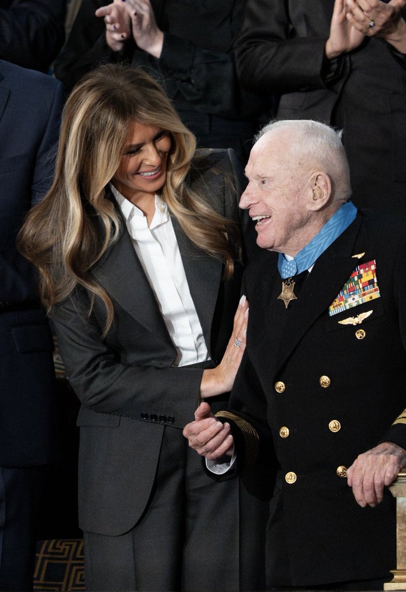 MELANIAJTRUMP's tweet image. 🥰🥰🥰