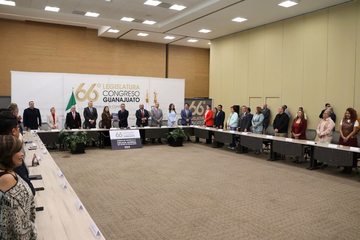 SContrerasMX's tweet photo. En el @CongresoGto recibimos el informe del Fiscal General del Estado, un ejercicio de rendición de cuentas indispensable para fortalecer la legalidad y la confianza ciudadana.

#SergioContreras #GtoNosUne https://t.co/UtWOTabEgP