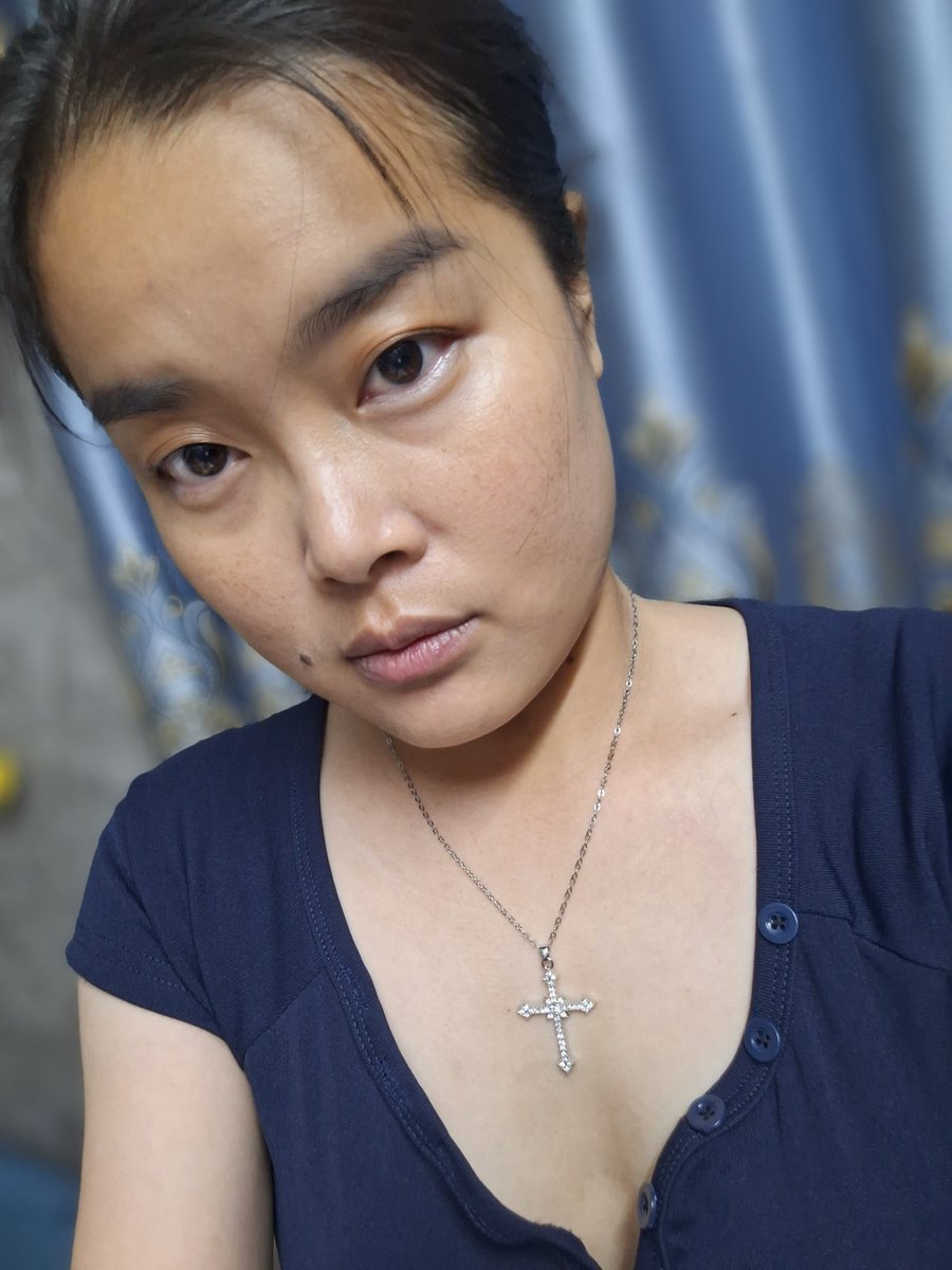 tryphenale's tweet photo. bangs are very important for my chubby face 🤣

#selfie #vietnamese #simplelife https://t.co/2bUc7dvhSm