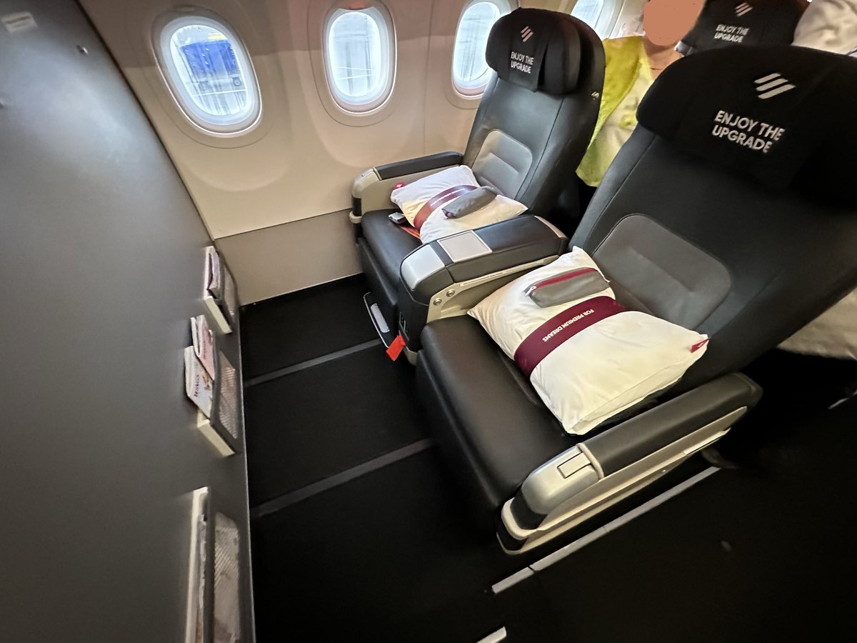 TodaysFlight's tweet photo. 10 rows of #BIZclass on today’s Eurowings #A320neo service from #BER to #DXB, including all 8 so called premium BIZ seats occupied.
It seems people are tired of cold European winter and longing for some warm Dubai weather. #EW1150 #Eurowings #Dubai #avgeek https://t.co/Y6034xopGT