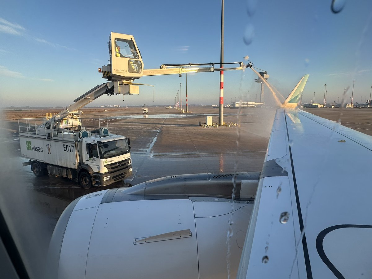 TodaysFlight's tweet photo. 10 rows of #BIZclass on today’s Eurowings #A320neo service from #BER to #DXB, including all 8 so called premium BIZ seats occupied.
It seems people are tired of cold European winter and longing for some warm Dubai weather. #EW1150 #Eurowings #Dubai #avgeek https://t.co/Y6034xopGT