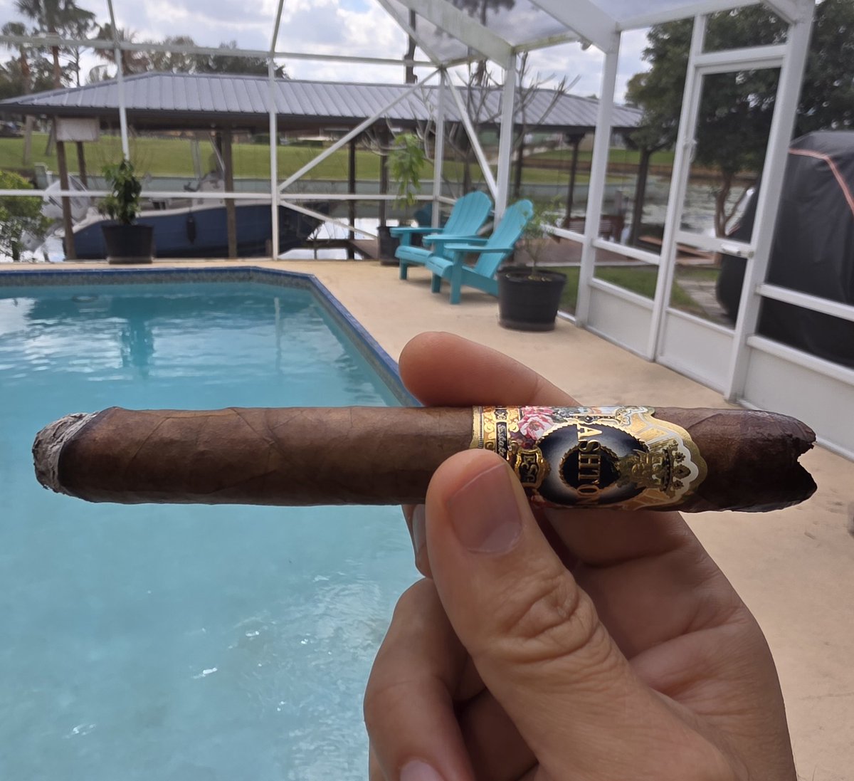 RadLad71's tweet photo. @Ashtoncigar Great cigar!! https://t.co/d46cICAiT7