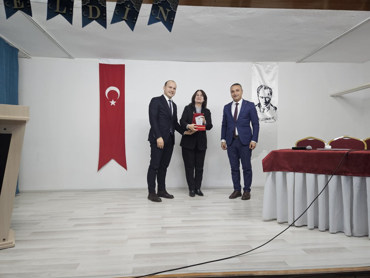 BoztepeIlce's tweet photo. Kırşehir Ahi Evran Üniversitesi Eğitim Fakültesi Dekanı Sayın Prof. Dr. Ayfer ŞAHİN tarafından;Maarifin Kalbinde Ramazan İftarda Konuşalım Etkinliği kapsamında, ilçemizde "Ahilik Kültürüyle Yerleşen Erdemler" konulu söyleşi gerçekleştirildi.
@KirsehirMEM https://t.co/cdqEAwm6CU