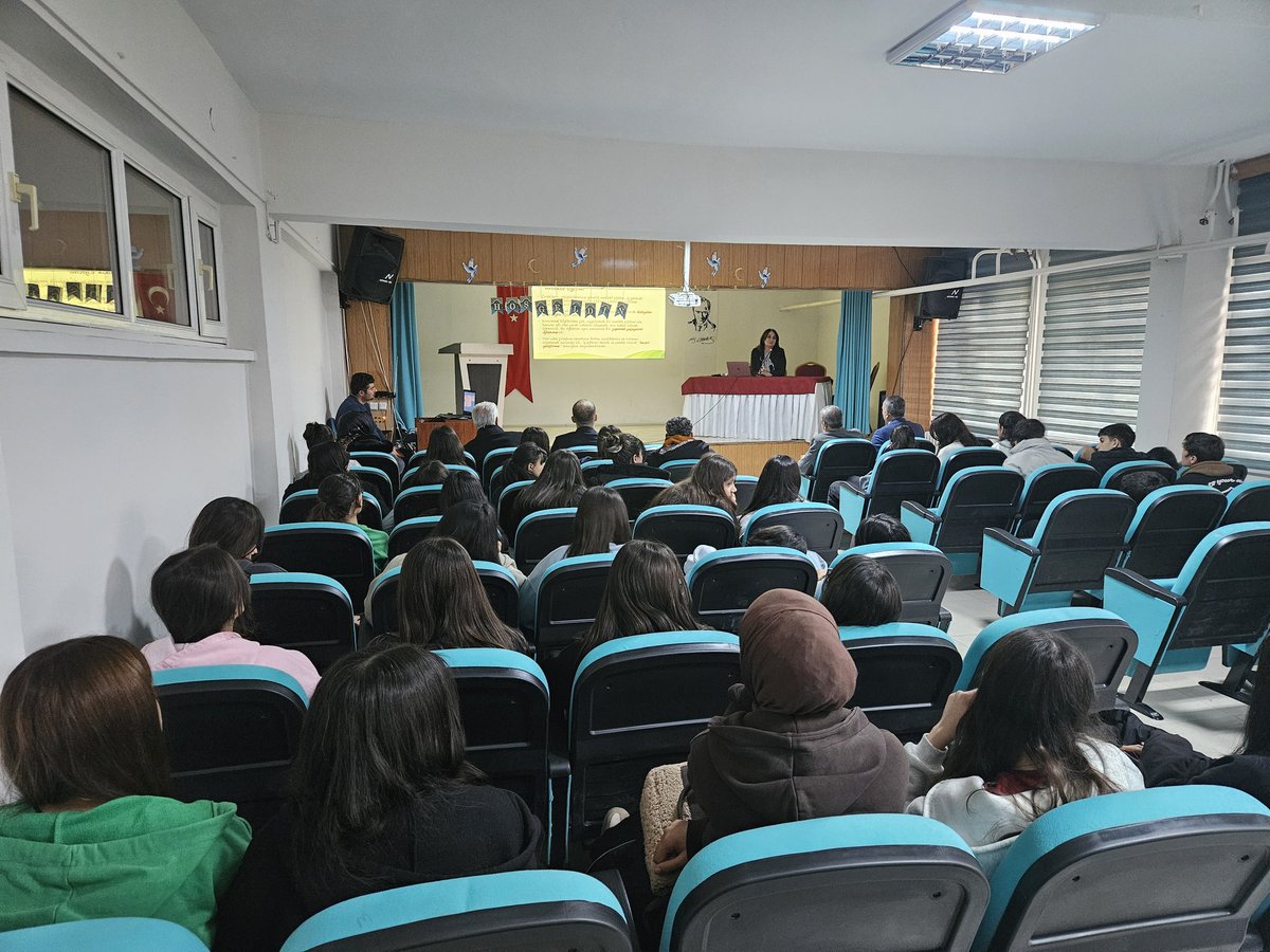 BoztepeIlce's tweet photo. Kırşehir Ahi Evran Üniversitesi Eğitim Fakültesi Dekanı Sayın Prof. Dr. Ayfer ŞAHİN tarafından;Maarifin Kalbinde Ramazan İftarda Konuşalım Etkinliği kapsamında, ilçemizde "Ahilik Kültürüyle Yerleşen Erdemler" konulu söyleşi gerçekleştirildi.
@KirsehirMEM https://t.co/cdqEAwm6CU