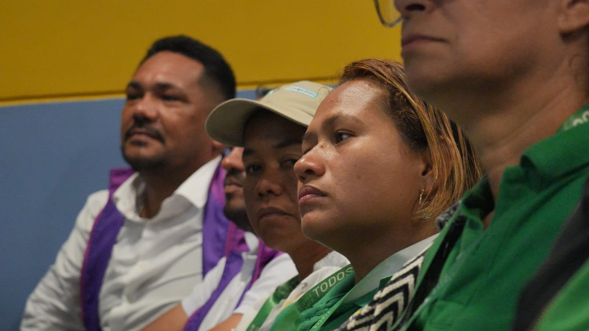activosSAE's tweet photo. La historia del conflicto colombiano también es la historia de la tierra.
Concentración, violencia y economías ilícitas marcaron el despojo durante décadas.

Hoy, el reto de La SAE es  seguir revertirtiendo esa lógica.

Hemos aportado más de 240 mil hectáreas a la reforma agraria, 130 mil mediante el Decreto 888, en articulación con la Agencia Nacional de Tierras.
