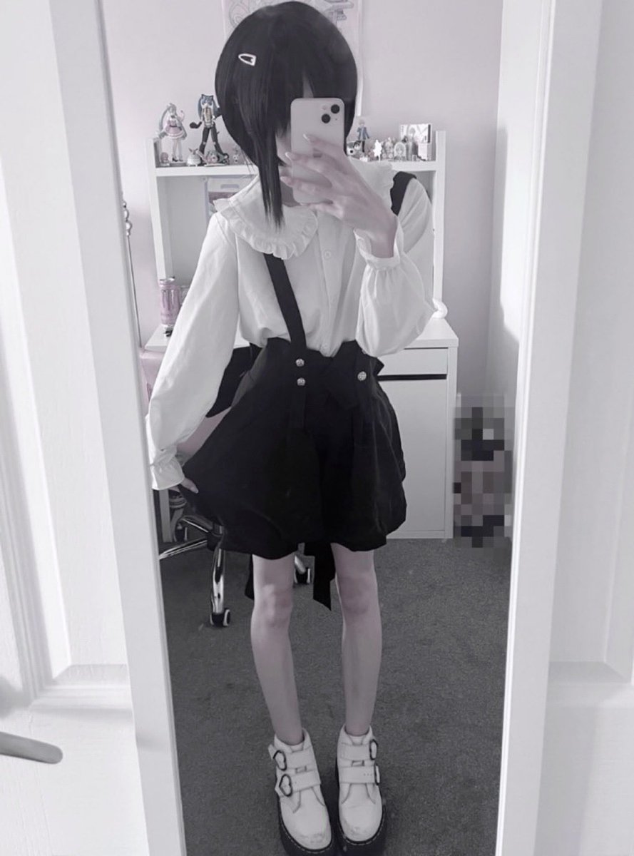 lovesickvie's tweet photo. ꒰  ⑅ sickly victorian boy doll ♡⸝⸝ https://t.co/bKRb6a4EBX