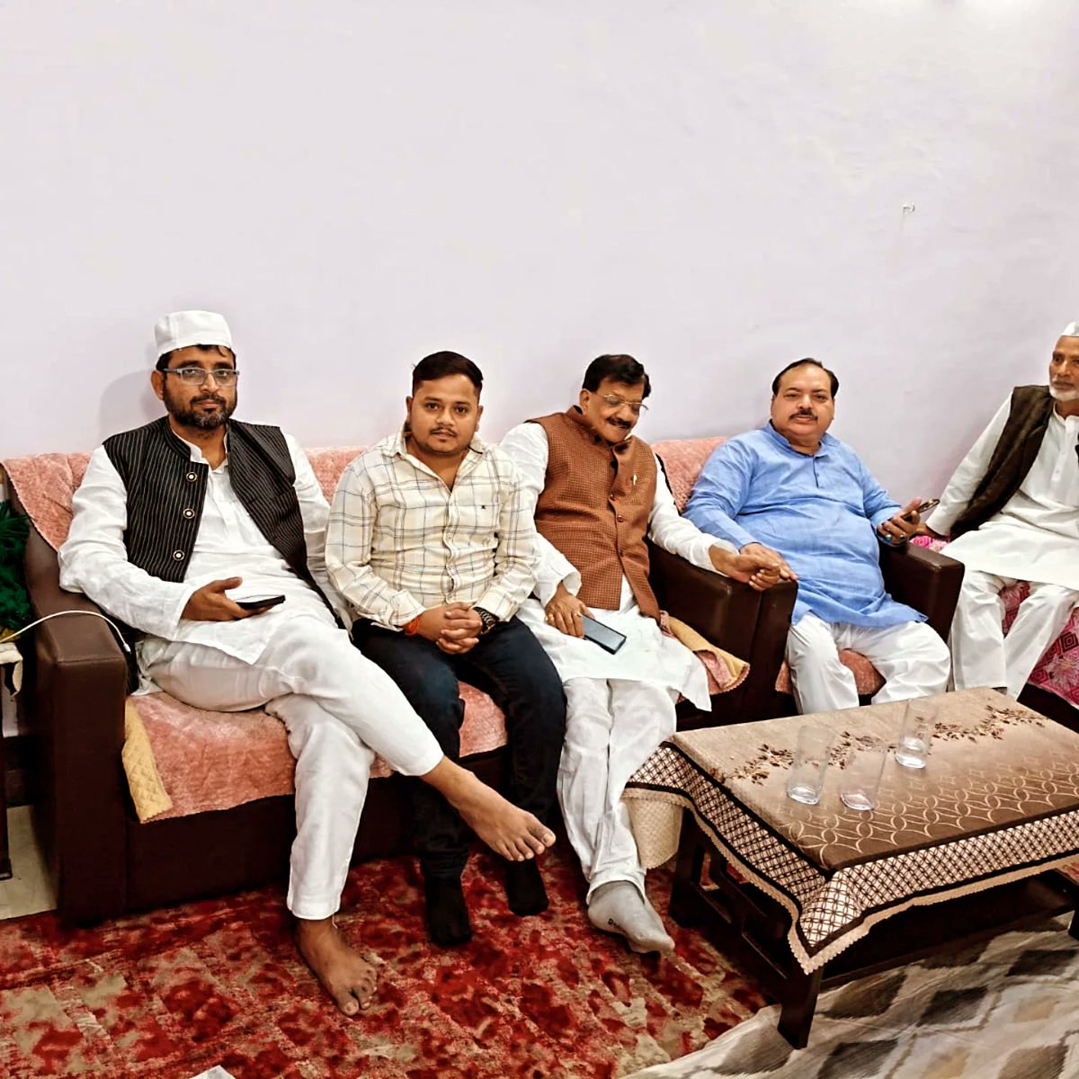 brajhas's tweet photo. अल्पसंख्यक प्रकोष्ठ के राष्ट्रीय अध्यक्ष जनाब फातमी साहब सर के साथ युवा राजद के राष्ट्रीय प्रधानमहासचिव बड़े भाई जनाब Qari Sohaib के आवास पर दावत ए इफ्तार में शामिल हुए इस दौरान कांग्रेस के वरिष्ठ नेता विधान परिषद के सदस्य श्री मदन मोहन झा जी से भी मुलाकात हुई।
💐💐💐💚🙏🙏🍇🍇🍉 https://t.co/4XnMzrHuPo