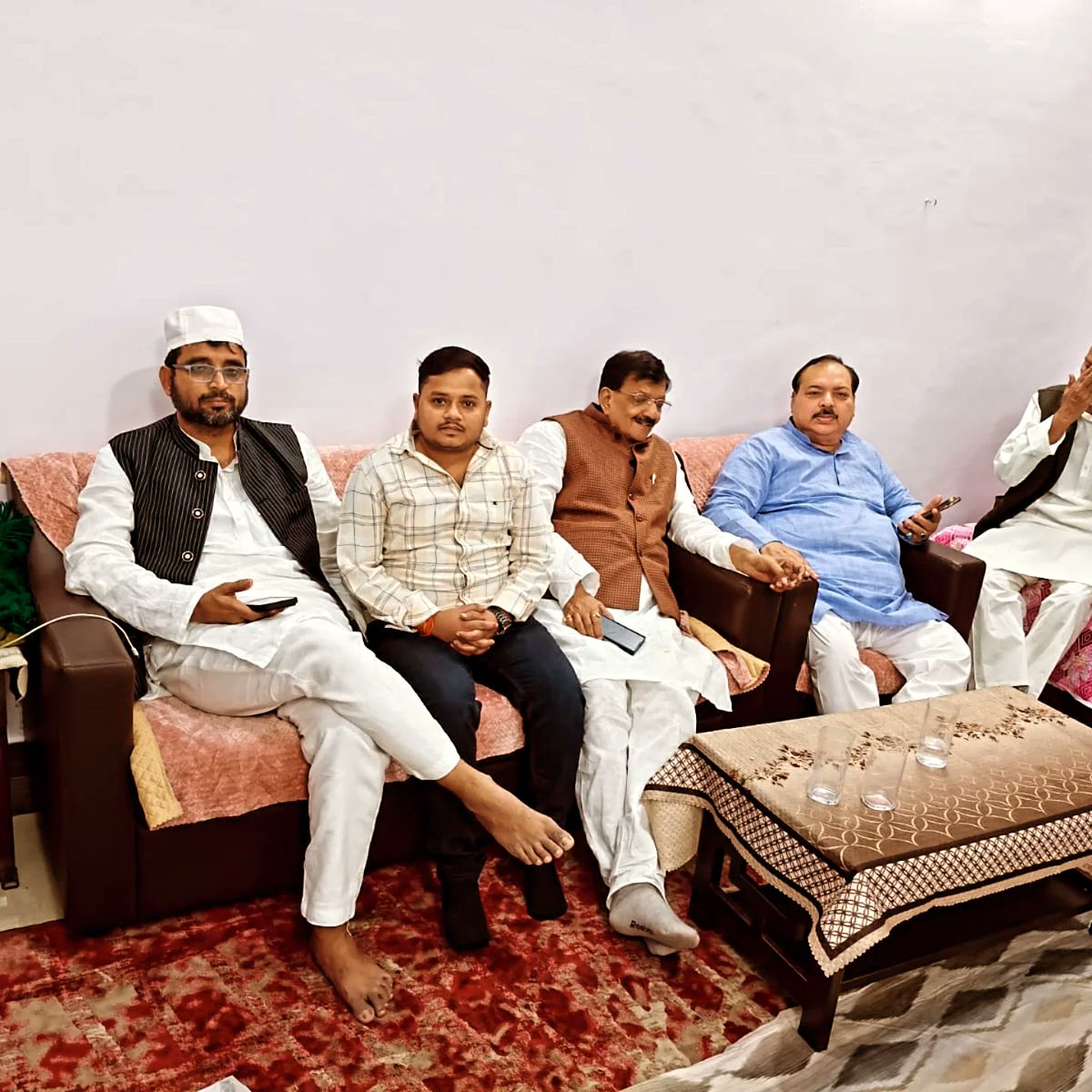 brajhas's tweet photo. अल्पसंख्यक प्रकोष्ठ के राष्ट्रीय अध्यक्ष जनाब फातमी साहब सर के साथ युवा राजद के राष्ट्रीय प्रधानमहासचिव बड़े भाई जनाब Qari Sohaib के आवास पर दावत ए इफ्तार में शामिल हुए इस दौरान कांग्रेस के वरिष्ठ नेता विधान परिषद के सदस्य श्री मदन मोहन झा जी से भी मुलाकात हुई।
💐💐💐💚🙏🙏🍇🍇🍉 https://t.co/4XnMzrHuPo