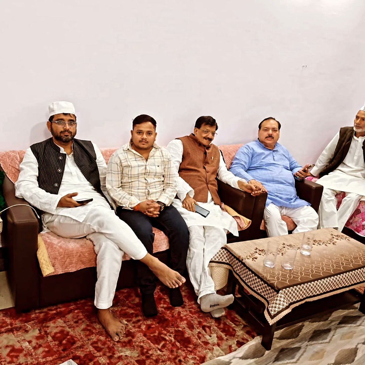 brajhas's tweet photo. अल्पसंख्यक प्रकोष्ठ के राष्ट्रीय अध्यक्ष जनाब फातमी साहब सर के साथ युवा राजद के राष्ट्रीय प्रधानमहासचिव बड़े भाई जनाब Qari Sohaib के आवास पर दावत ए इफ्तार में शामिल हुए इस दौरान कांग्रेस के वरिष्ठ नेता विधान परिषद के सदस्य श्री मदन मोहन झा जी से भी मुलाकात हुई।
💐💐💐💚🙏🙏🍇🍇🍉 https://t.co/4XnMzrHuPo