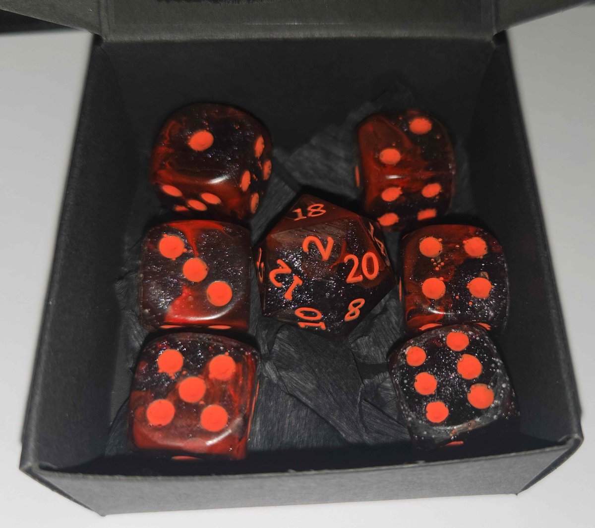 DieAlexus's tweet photo. There is also a set I've made based on a KCD2 screenshot of Henry :D (Feedback says, the D20 performed really well also ^^) #farkle #dice #dicemaker https://t.co/IARI6c4Em0