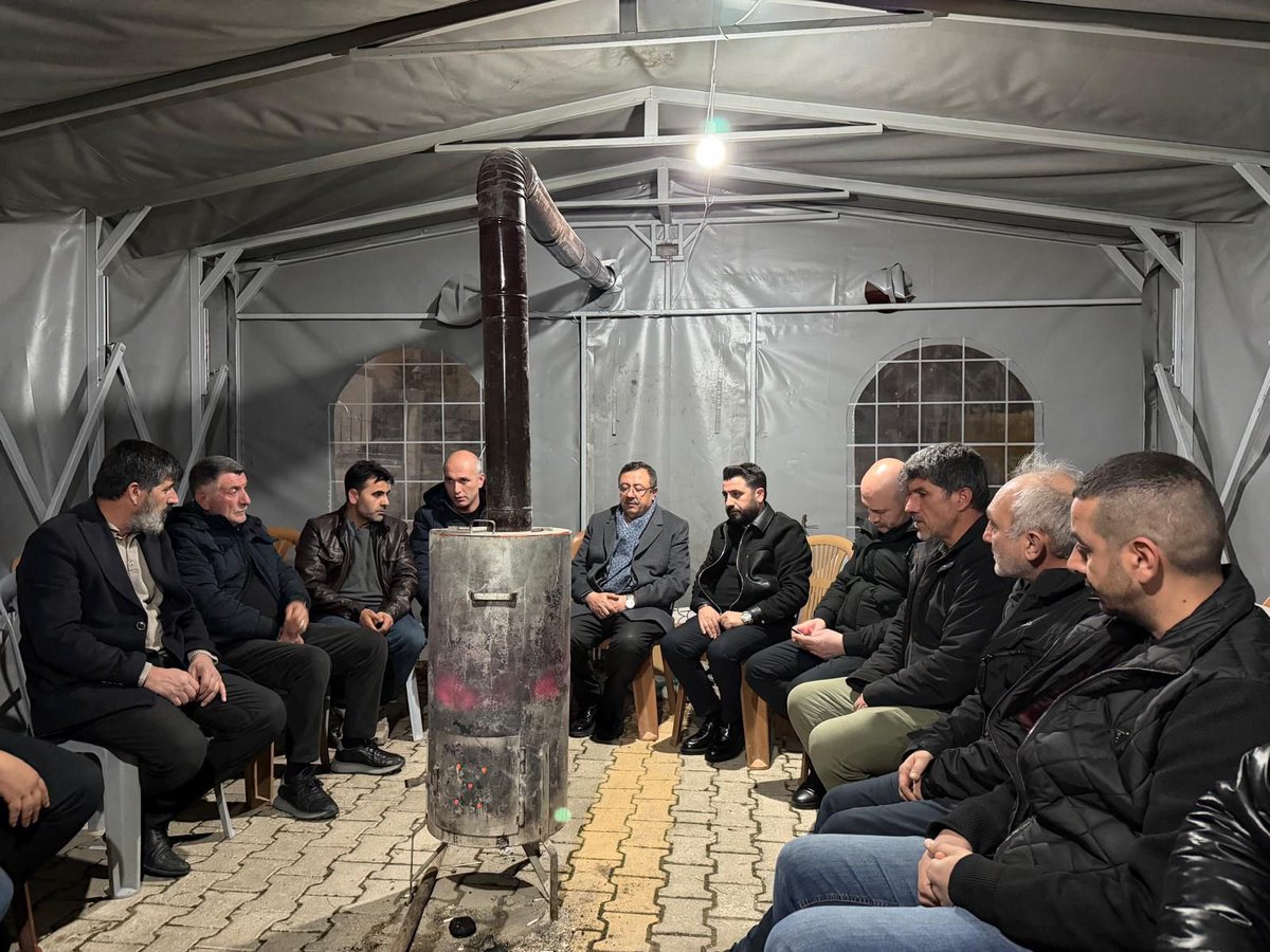 İş insanı Mehmet Ali Uçar’ın kayınbabası Ekrem Zeyveli’nin vefatı dolayısıyla ailesi ve yakınlarına taziye ziyaretinde bulunduk.

Merhuma Yüce Allah’tan rahmet, ailesine ve yakınlarına sabır ve başsağlığı diliyorum. Mekânı cennet olsun.