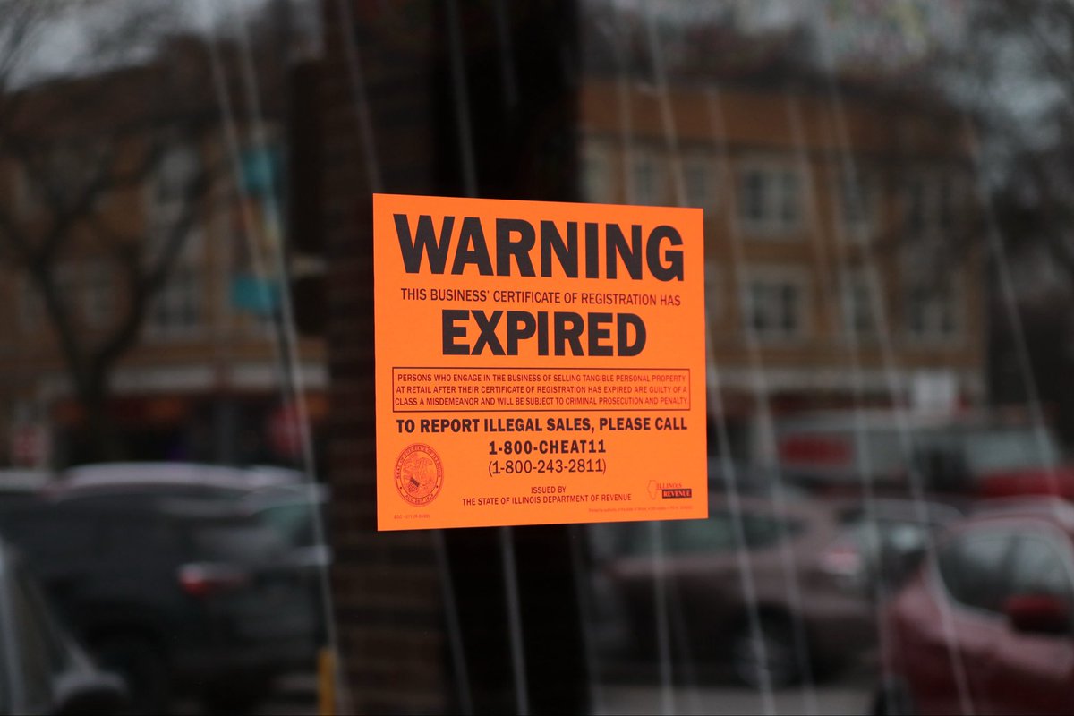 NewsMaroon's tweet photo. Hyde Park Produce’s business certificate of registration has expired, according to an Illinois Department of Revenue notice posted on the front window. HPP was open last night, and it is unclear when the certificate expired or when the store may reopen. https://t.co/0OU7B4X6lw
