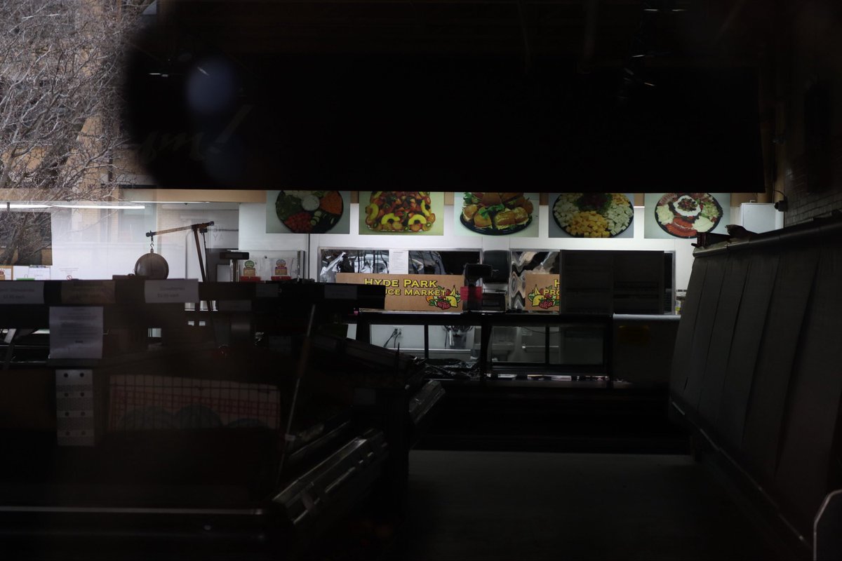 NewsMaroon's tweet photo. Hyde Park Produce’s business certificate of registration has expired, according to an Illinois Department of Revenue notice posted on the front window. HPP was open last night, and it is unclear when the certificate expired or when the store may reopen. https://t.co/0OU7B4X6lw