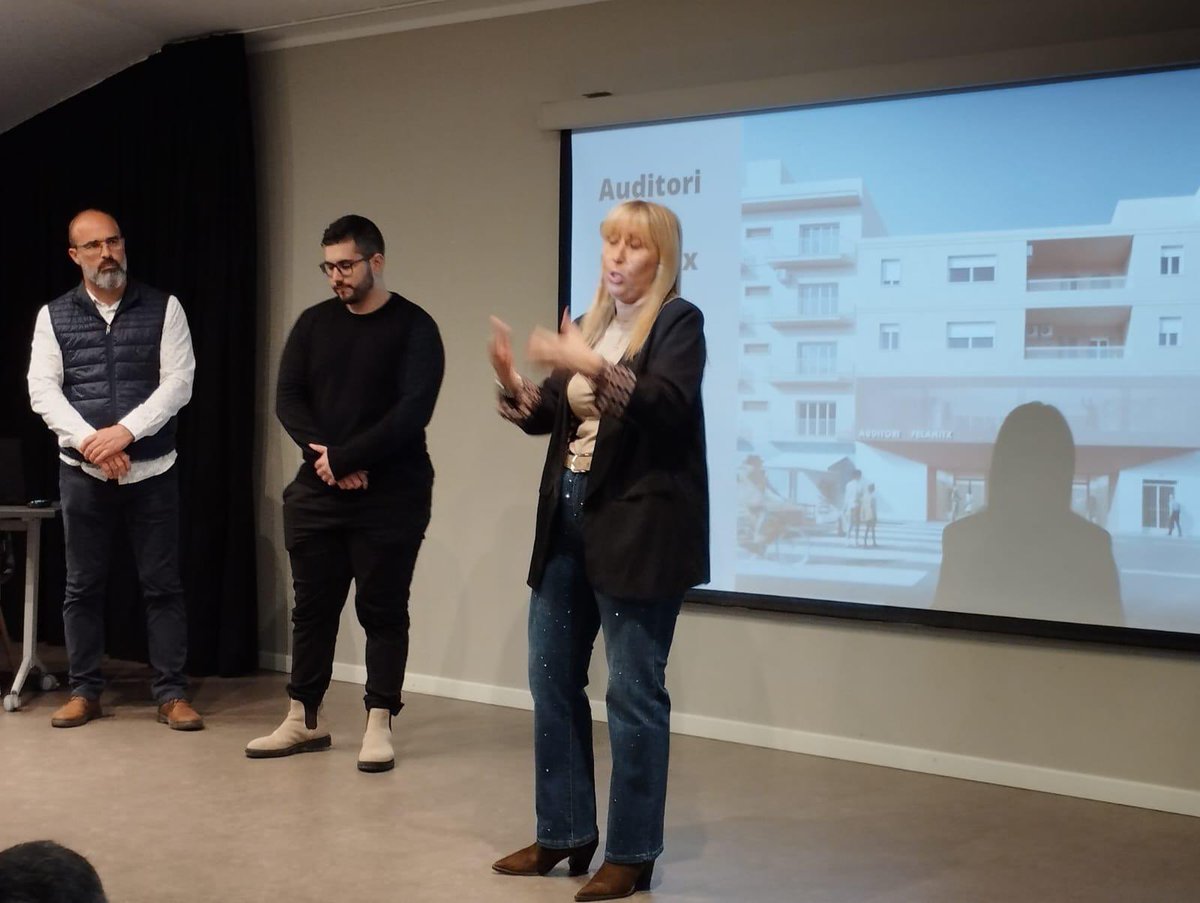 SolerCatalina's tweet photo. Sí, complim, a la fi, hem pogut presentar el projecte del futur auditori, tant demanat per Felanitx. Aviat podrem licitar #feina #complim https://t.co/KOvMr8nHBb