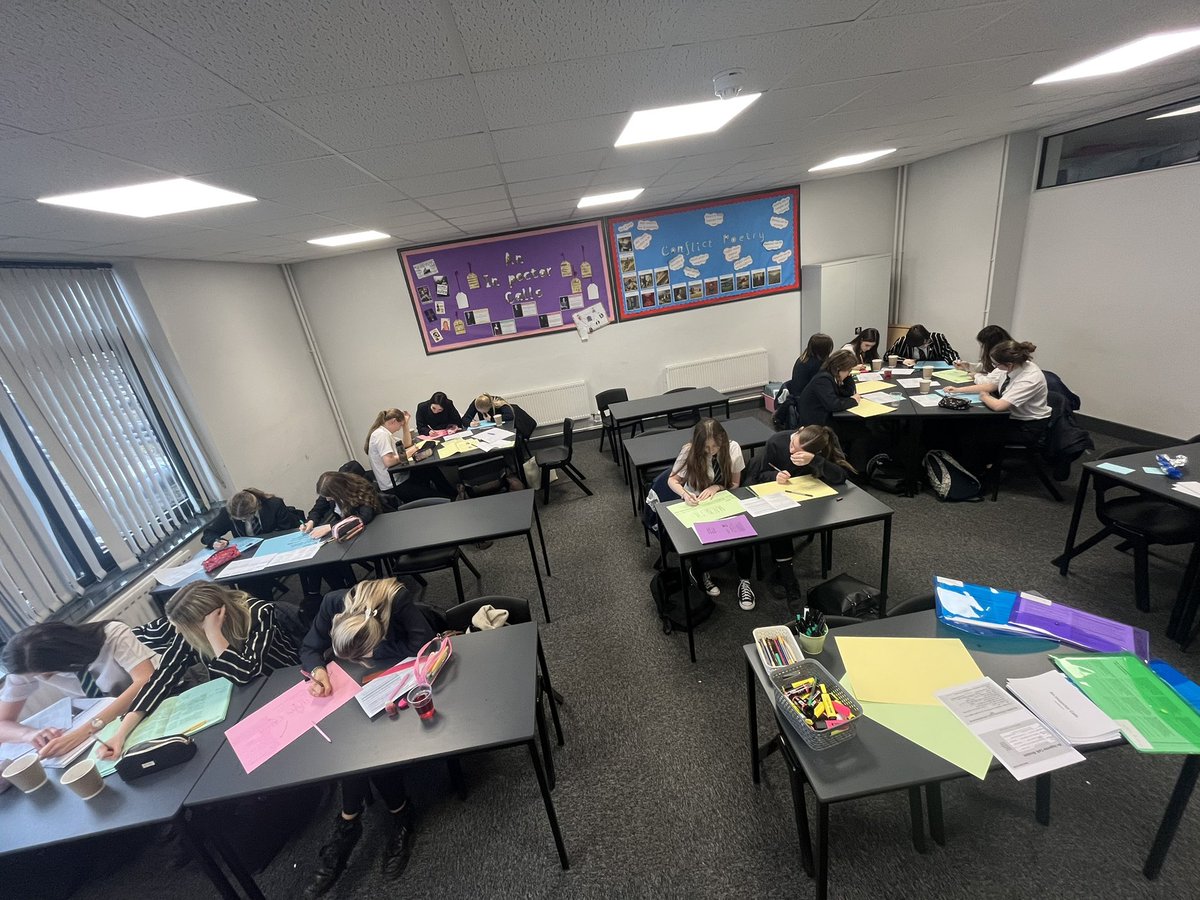 Miss D 📚 tweet media