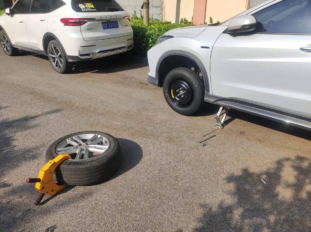 A person tweet media