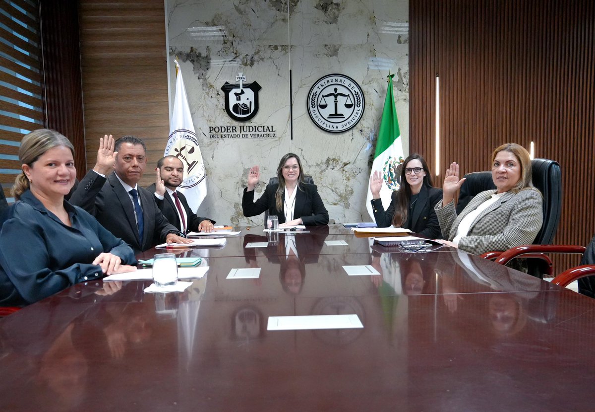 El Pleno del Tribunal de Disciplina Judicial del PJEV, encabezado por la Magistrada Presidenta Paulina Elizabeth Ahumada Santana, celebró su Tercera Sesión Ordinaria 

🔗 facebook.com/share/p/197q6i…