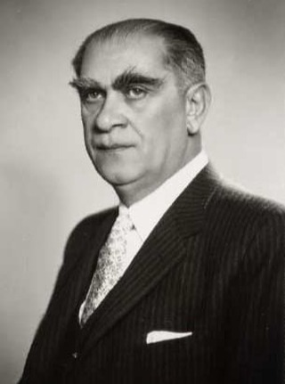 1-"Köy Enstitülerinin kurucu babası" sayılan Hasan Ali Yücel, 26 Şubat 1961'de 65 yıl önce bugün, ölmüştür. Sekiz yıl MEB yapmış. Bütün Yunan klasiklerini tercüme ettirmekle övünmüştür. Sireti bize hiç benzemiyor. Türk'ün her işinin kerih görüldüğü, İslam'ın değişmez iç düşman +