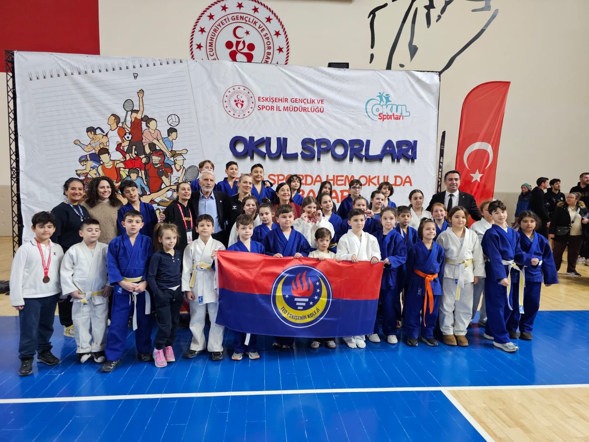 Sevgili torunum Ada Süllü’nün, Okul Sporları müsabakaları 40 kilo judo branşı kategorisinde Eskişehir il birincisi olarak bizlere yaşattığı gurur tarifsiz. Disiplini, azmi ve spor ahlakıyla örnek olan Ada, şimdi kendi kategorisinde Eskişehir’imizi Türkiye genelindeki