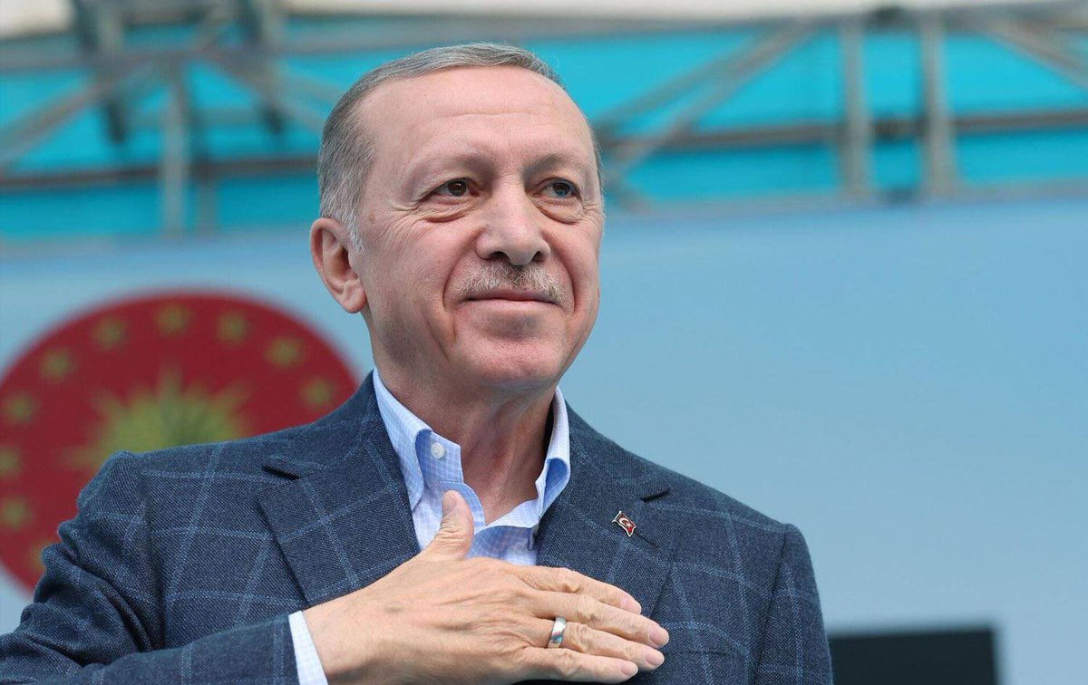 Doğruluk kıblesinden ayrılmadan Hakk’ın ve halkın rızası için adanmış bir ömür. 

Milletin adamı <a href="/RTErdogan/">Recep Tayyip Erdoğan</a> 72 yaşında.
 
Rabbim sağlıklı uzun ömürler nasip etsin. Devletimizin ve milletimizin başından eksik etmesin.

#NiceYillaraReis