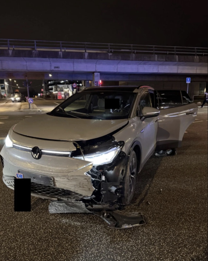 VW_ID_Club's tweet photo. A Redditor’s family was recently involved in a car crash while in an ID.4. Thankfully, everyone in the accident was fully safe.

According to OP, the car only suffered minor damage and airbags didn’t even need to deploy due to auto-braking.

This is German Engineering 🇩🇪#VW $TSLA https://t.co/R18HCkwWrk