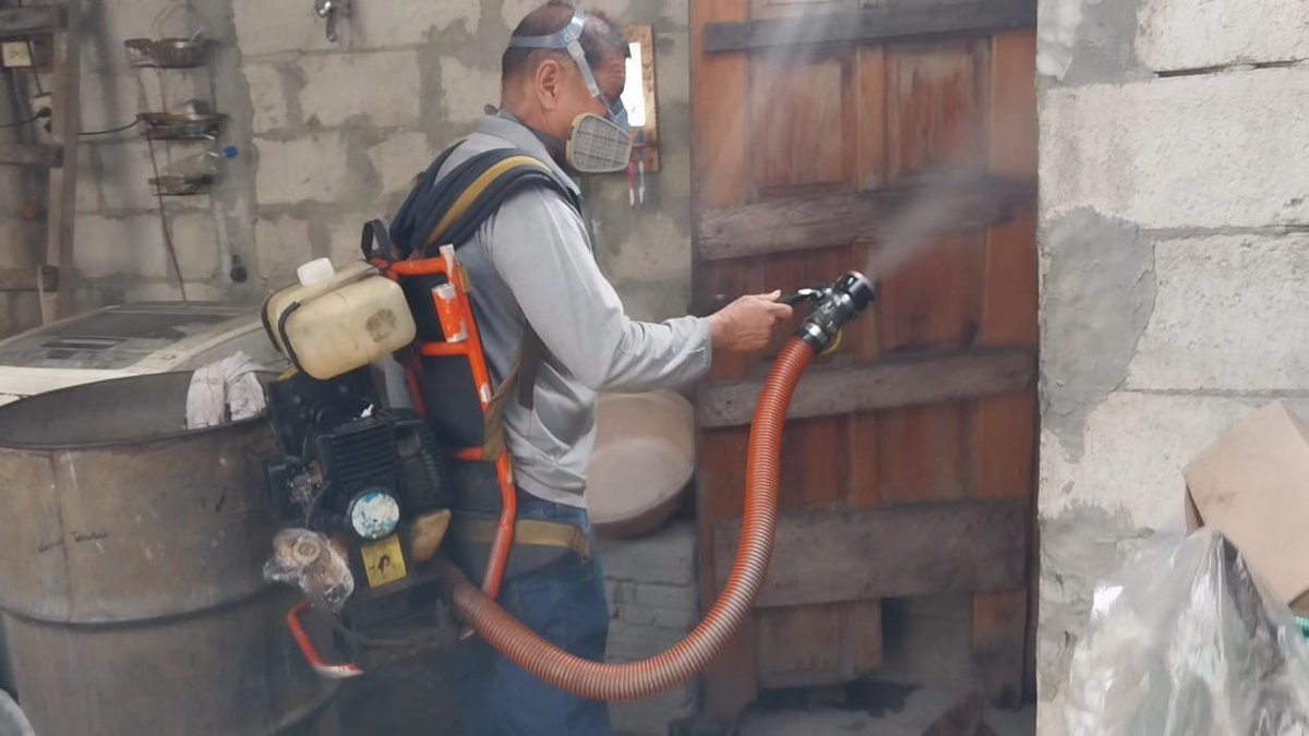 Salud_Guayas's tweet photo. 🎙️#MSPEnMedios | Director #Distrito09D01 de @Salud_Ec, @DrMauricioGonz2 informa a @RTS_LaNoticia y @tctelevision sobre las acciones de prevención contra el #Dengue 🦟 en el sur de #Guayaquil.

#ElNuevoEcuador https://t.co/fwitDoGmWf