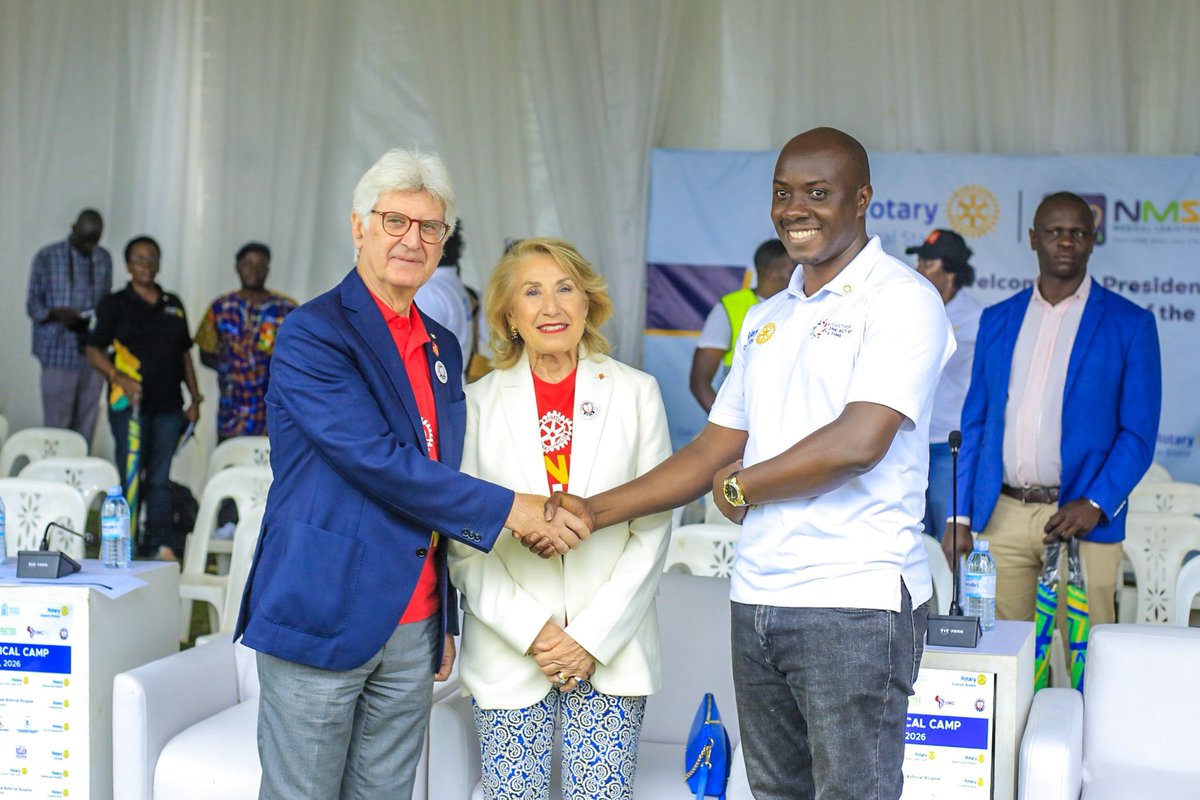 dmusooka's tweet photo. @MinofHealthUG I’m humbled to receive the Rotary International President’s handshake. https://t.co/fwE5VZzSHx