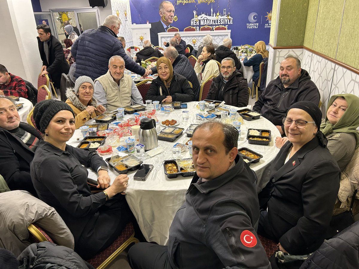 AkFeyzullah's tweet photo. İlçe Başkanlığımız tarafından düzenlenen iftar programına Feyzullah Mahallesi Teşkilatı olarak katılım sağladık. 🌙

Aynı sofrada buluşmanın, birlik ve beraberliğimizi pekiştirmenin huzurunu yaşadık.
Rabbim birliğimizi daim etsin

@Behadir 
@maltepeakparti 
#BirOlmakRuhumuzdaVar https://t.co/oeTySEMSnP