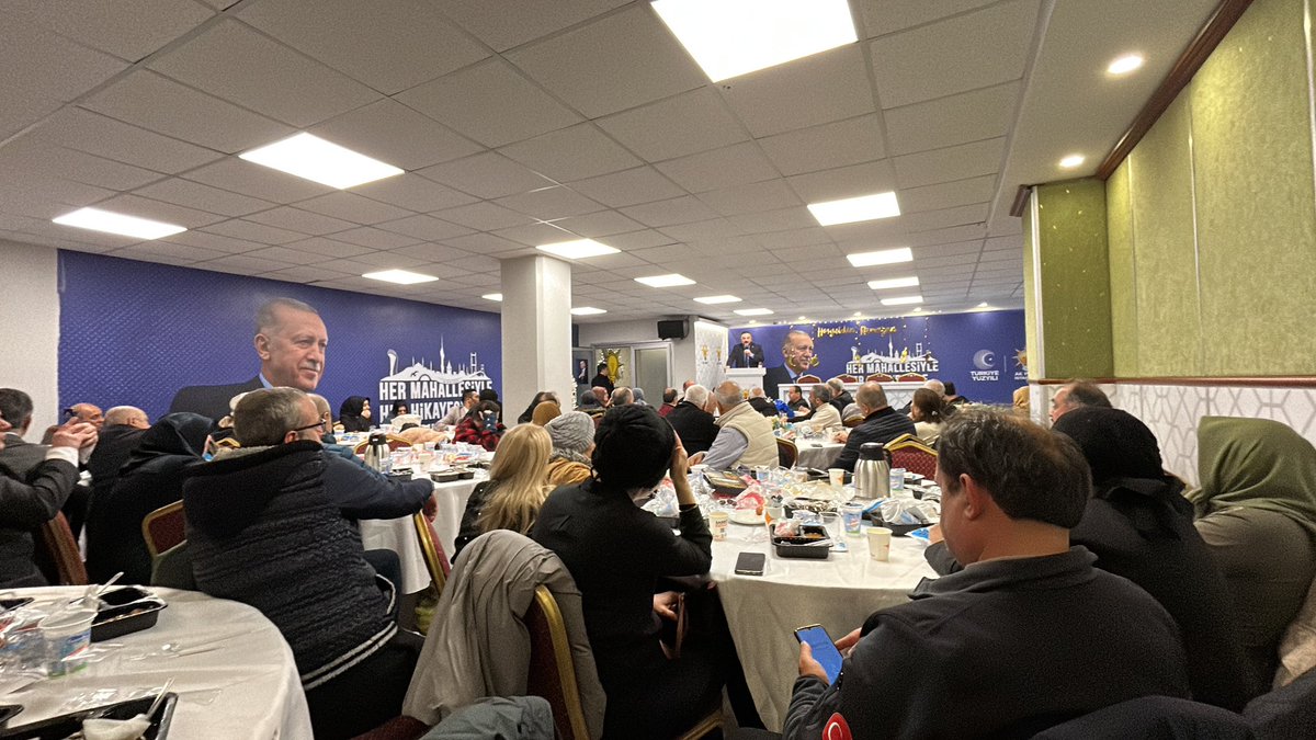 AkFeyzullah's tweet photo. İlçe Başkanlığımız tarafından düzenlenen iftar programına Feyzullah Mahallesi Teşkilatı olarak katılım sağladık. 🌙

Aynı sofrada buluşmanın, birlik ve beraberliğimizi pekiştirmenin huzurunu yaşadık.
Rabbim birliğimizi daim etsin

@Behadir 
@maltepeakparti 
#BirOlmakRuhumuzdaVar https://t.co/oeTySEMSnP