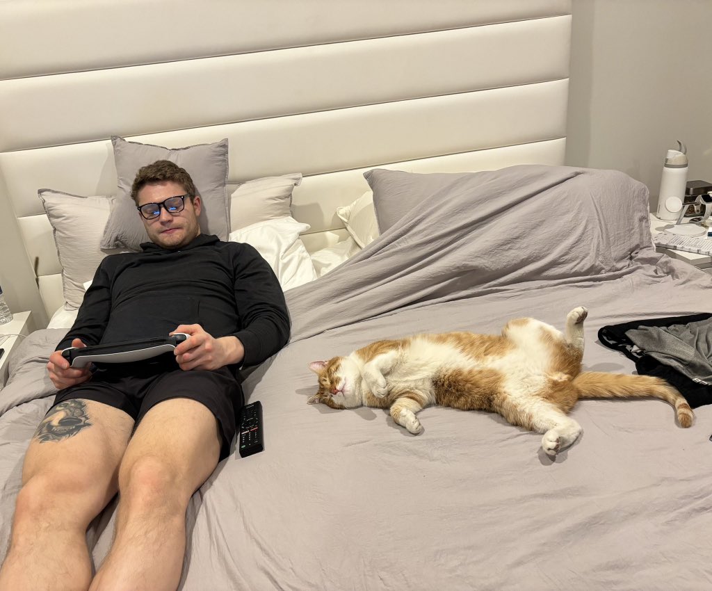 Sammi Silber 🏒 tweet media