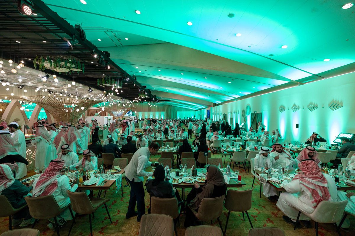 سعدت اليوم بحضور أمسية الخير التي جمعنا بها #SNB في أجواء مفعمة بالمودة والسرور وتبادل الاراء والمشاركة، وبما يعكس بيئة العمل الملهمة القائمة في جوهرها على ترسيخ روح الفريق كأساس لصناعة الفرق!