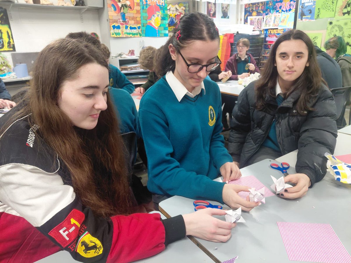 MounthawkMercy's tweet image. Today our students folded imagination into reality at an exciting Origami Workshop 🐦📄 From simple sheets of paper to incredible creations, the room was filled with focus, creativity, and plenty of “wow” moments!
Who knew paper could turn into so much magic? 💫👏 #CreativeWeek