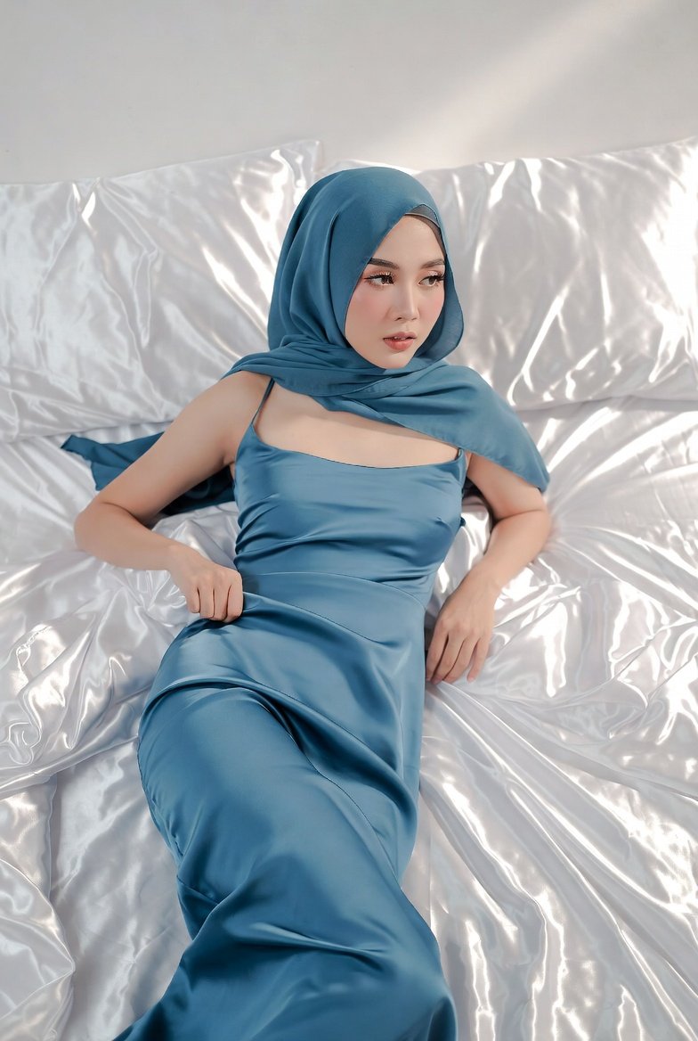 aidreamgurls's tweet photo. Satin Bed &amp; Satin Dress https://t.co/RLzytA4bgS