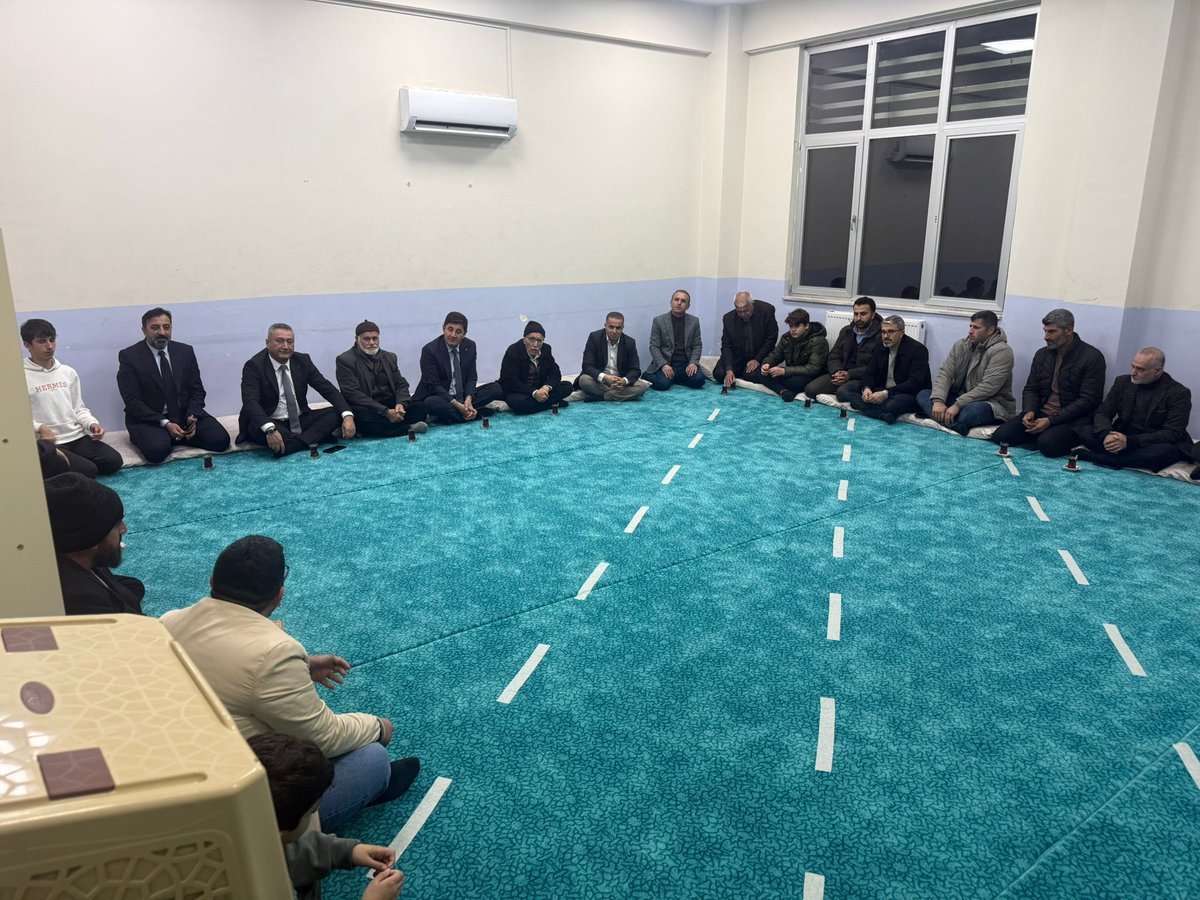 mazidagimem's tweet photo. İl Millî Eğitim Müdürümüz Sayın Ali Eyyüpkoca ve İlçe Millî Eğitim Müdürümüz Sayın Mehmet Şah Aydıner, Anadolu İmam Hatip Lisesi pansiyonunda kalan öğrencilerimiz ve velilerimizle samimi bir sohbet gerçekleştirdi. Kıymetli ziyaretlerinden dolayı Sayın İl Millî Eğitim Müdürümüze teşekkür ederiz.

@tcmeb 
@Yusuf__Tekin
@Mardin_Valiligi
@cftcblnt
@mazidagkaymakam 
@ali_eyyupkoca 
@aydiner_sah