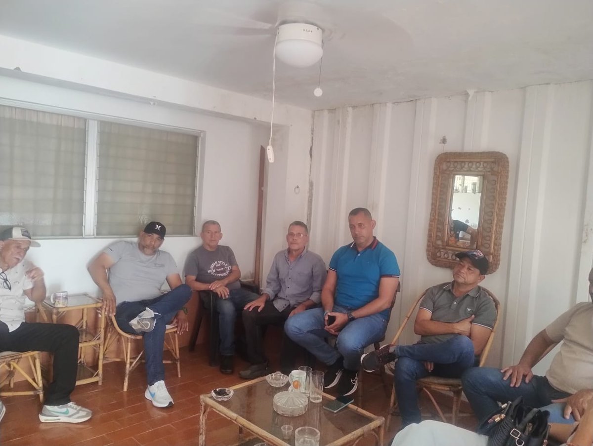 Hoy miembros del Partido Un Nuevo Tiempo encabezado por el presidente Stephen Reyes, sostuvo una reunión con el ex alcalde, ex preso político y líder indiscutible del Municipio Mejias Jordan Sifuentes y su equipo de trabajo, para el rescate de nuestro estado y municipios.