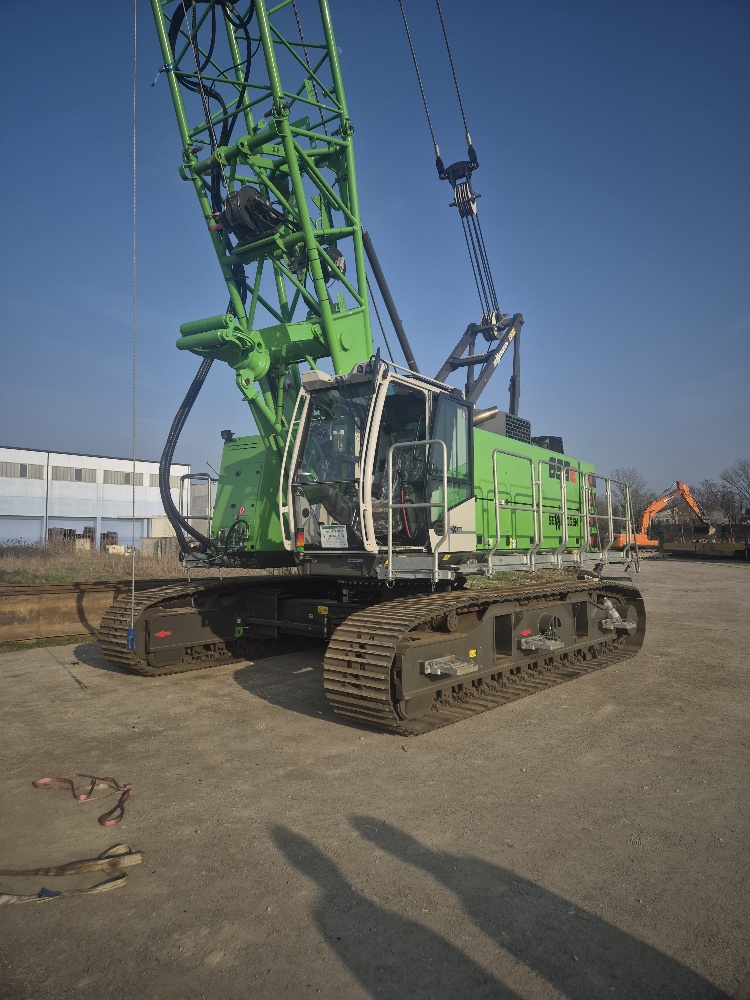 in una splendida giornata di sole la SENNEBOGEN 655E escavatore cingolato a fune da 55 ton  e' entrata in azione per IDROLANDS  , grazie per la fiducia accordata 😀
