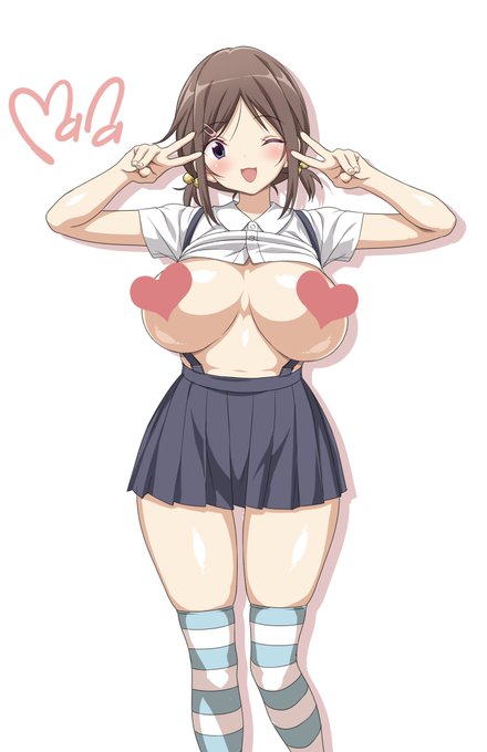 押し入れから引っ張り出した昔(?)の制服でパシャリ。 使える物は使い、思いついたことはなんでもやって楽しむのが山田家。