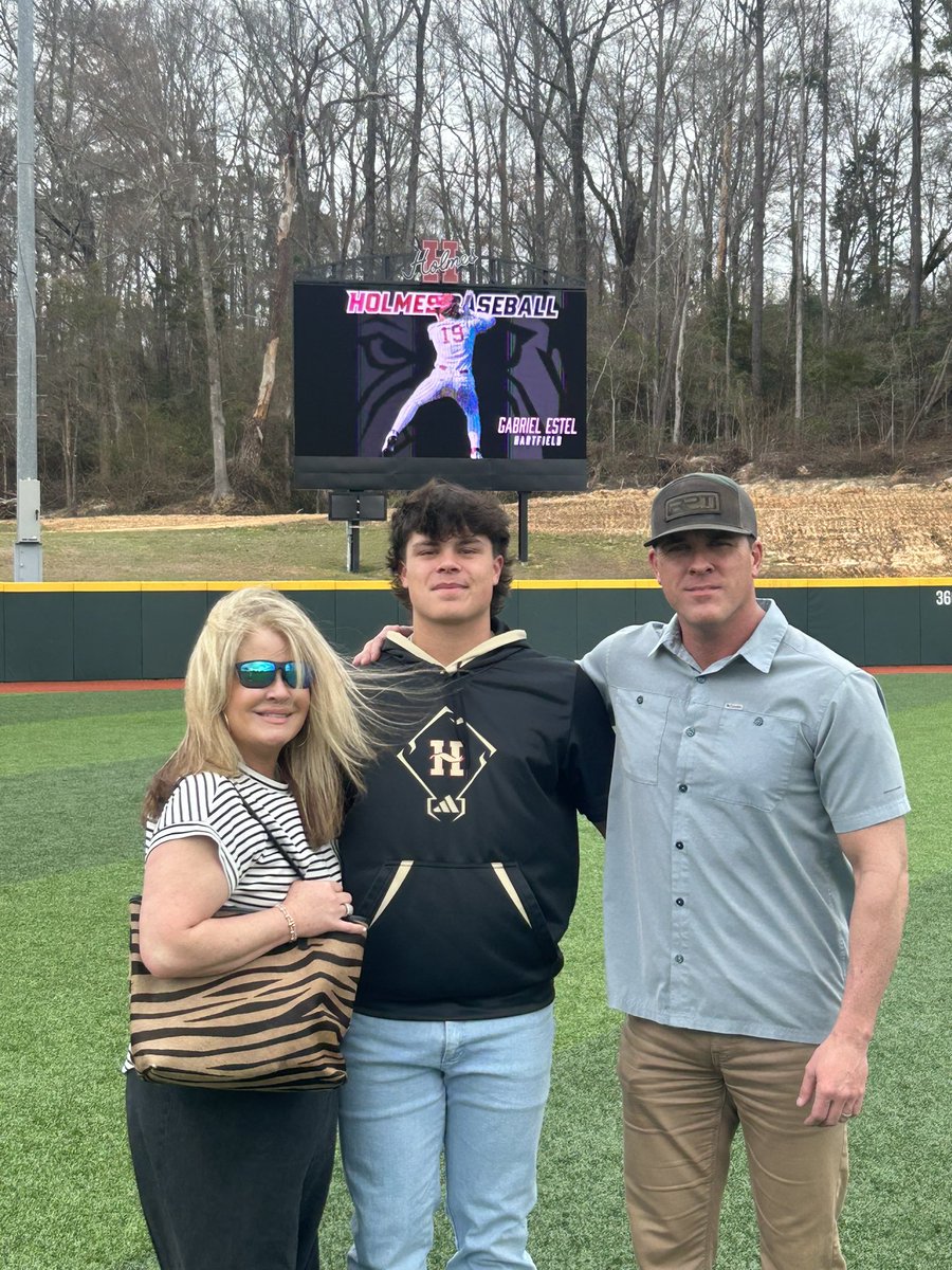 Gabriel Gilmore/Estel tweet media