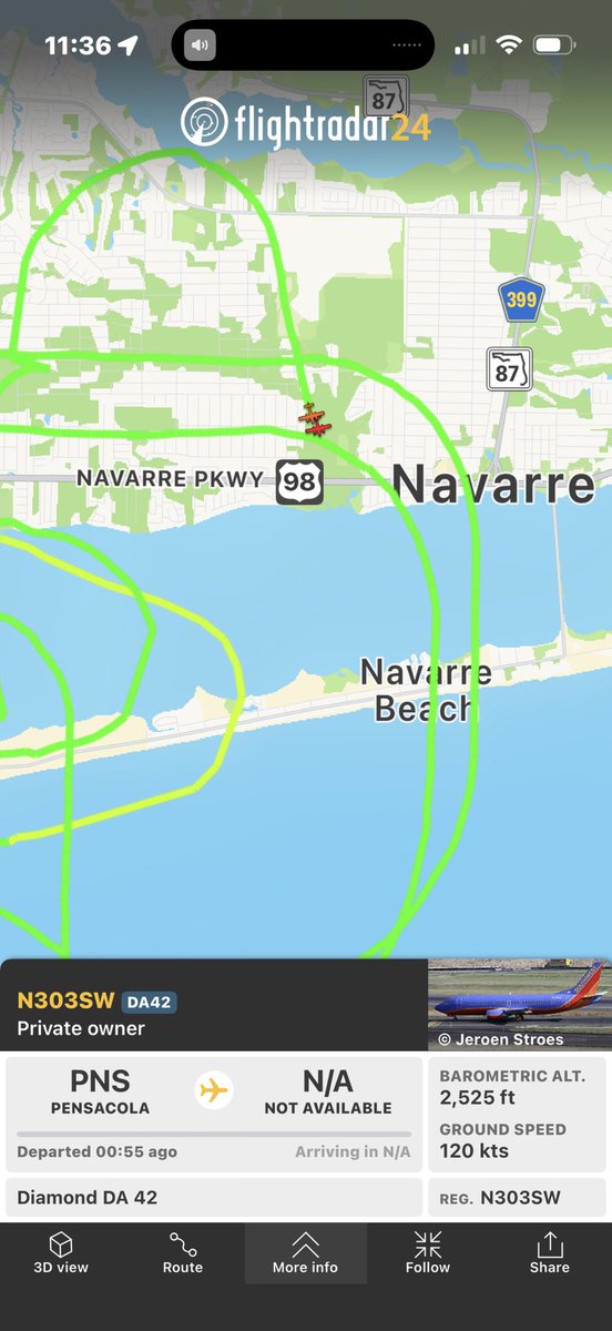 Wanderinghinlow's tweet image. #squawk7700 #diamondda #da42 #N68MJ #landinggear
Update : burning fuel off and it looks like he has a buddy watching and helping - and maybe reinforcements with a helicopter as well.