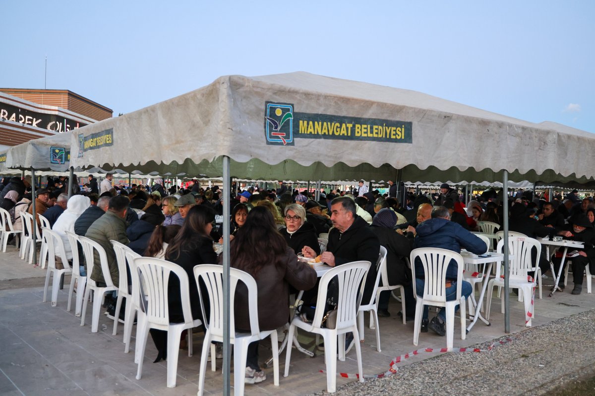 Manavgat Belediyesi olarak Ramazan ayı boyunca gönül sofralarımızda hemşehrilerimizle buluşmaya devam edeceğiz.