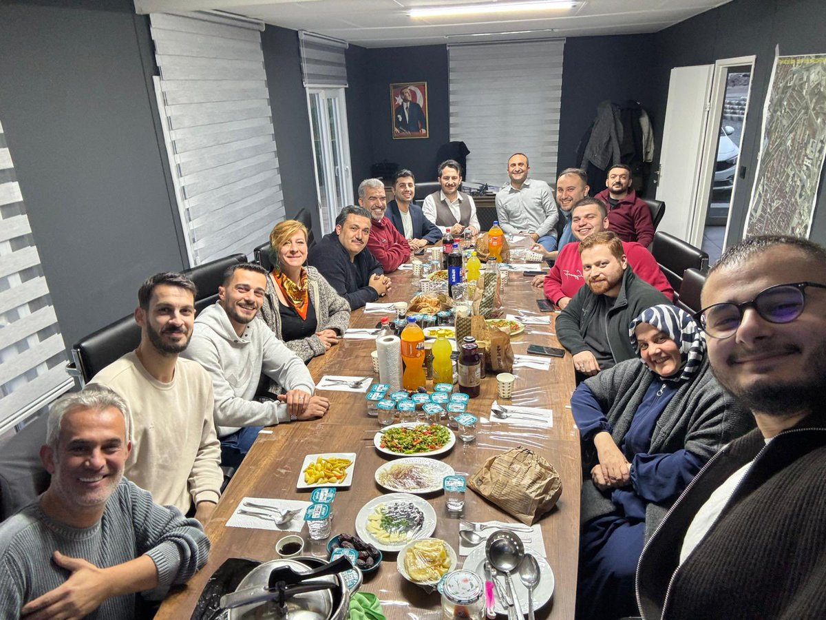 UfukBAL18's tweet photo. #İSKİ Avrupa Su Kayıpları ve Basınç Yönetimi Şube Müdürlüğümüz olarak gerçekleştirdiğimiz iftar programında aynı sofrayı paylaşmanın huzurunu yaşadık. Birlik, bereket ve dayanışma duygularımızı güçlendiren bu güzel buluşmada tüm arkadaşlarımıza teşekkür ederiz. https://t.co/2S30bIY1c7