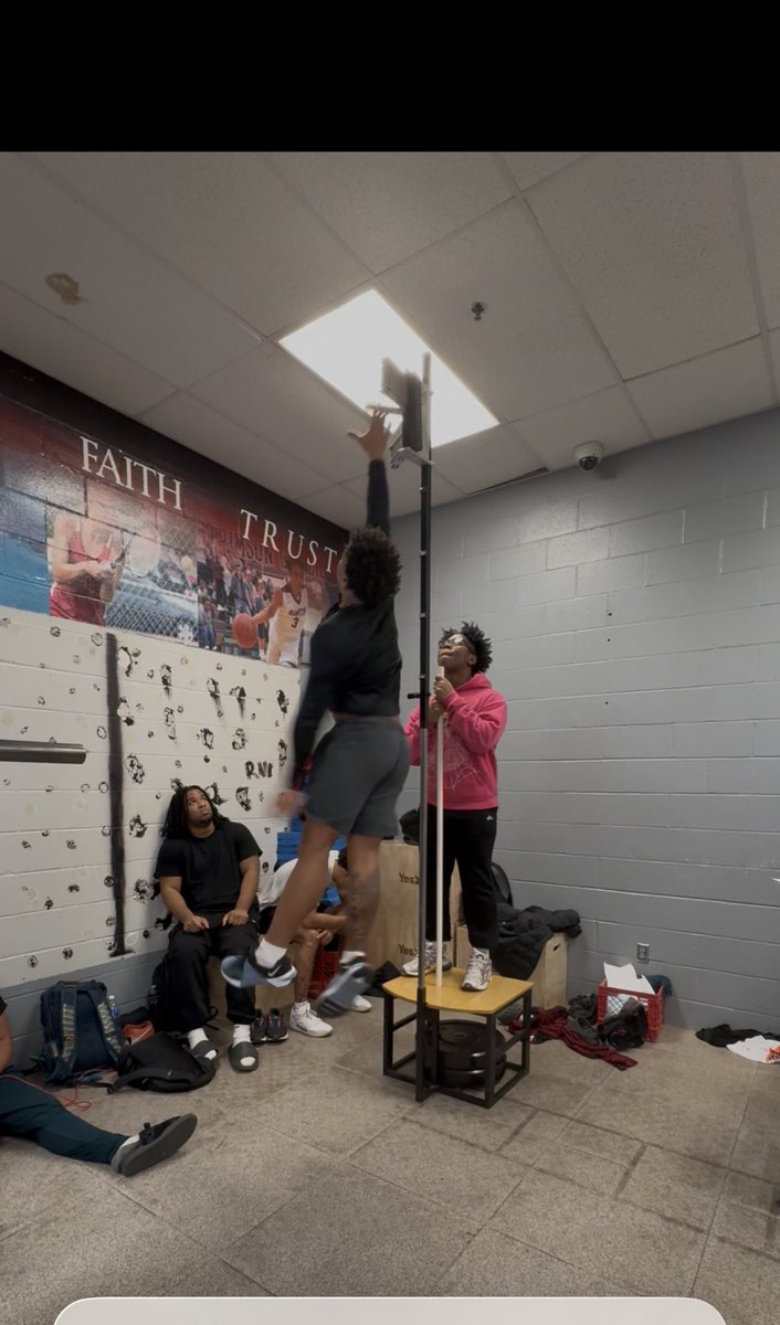 AimonDonaldson's tweet photo. 36 inch vertical ! @CoachCrossLSN @Coach_ELee @TheKspecial_ @CoachTomAnthony @CoachSharpWU @Coach_Boes @_CoachHolden https://t.co/OJv0kUPASi