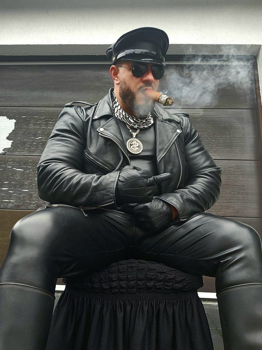 Dommuscleleather tweet media