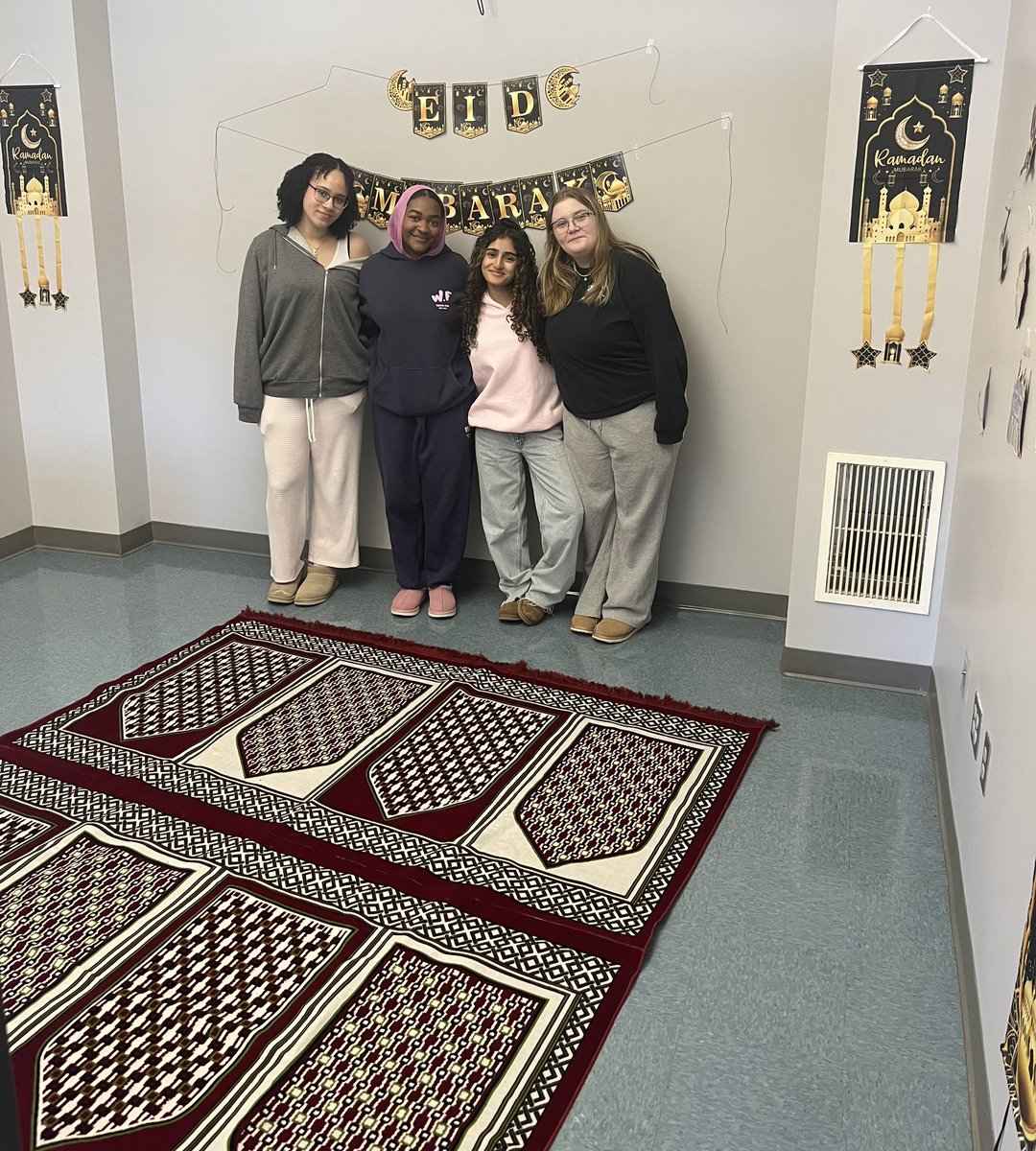 WMHS embRACE Club 🌎 tweet media