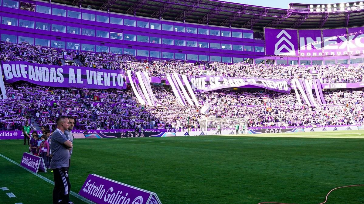 KIKEGLEZDIAZ's tweet photo. Llegó el momento de no mirar atrás. Es la hora de remar todos en la misma dirección, unir nuestras fuerzas y ser todos uno. Es la hora de estar todos unidos por y para el @realvalladolid. TODOS JUNTOS LO VAMOS A CONSEGUIR! VOLVEREMOS A SER GRANDES 💪💪💪💜🤍💜 #llenemoszorrilla https://t.co/MGlDp0iTga